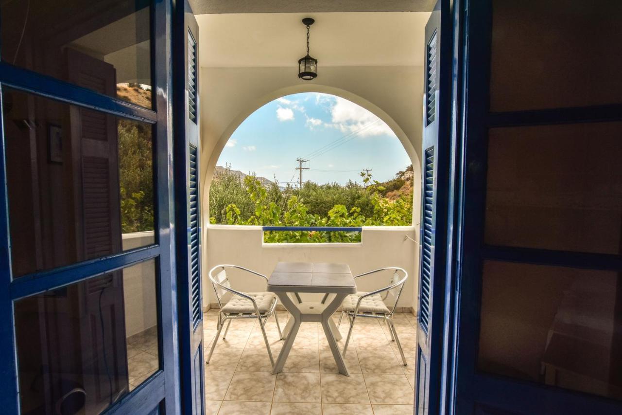 Vardes Hotel Studios Amoopi Exterior foto